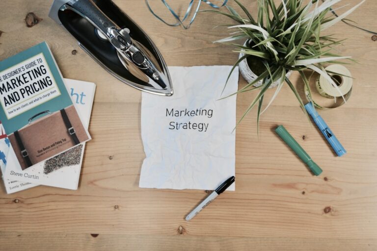 Was ist Content-Marketing - Marketing-Strategie auf einem Notizzettel